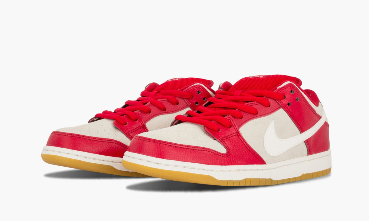 Dunk Low Pro SB "Valentine's Day" - View 3