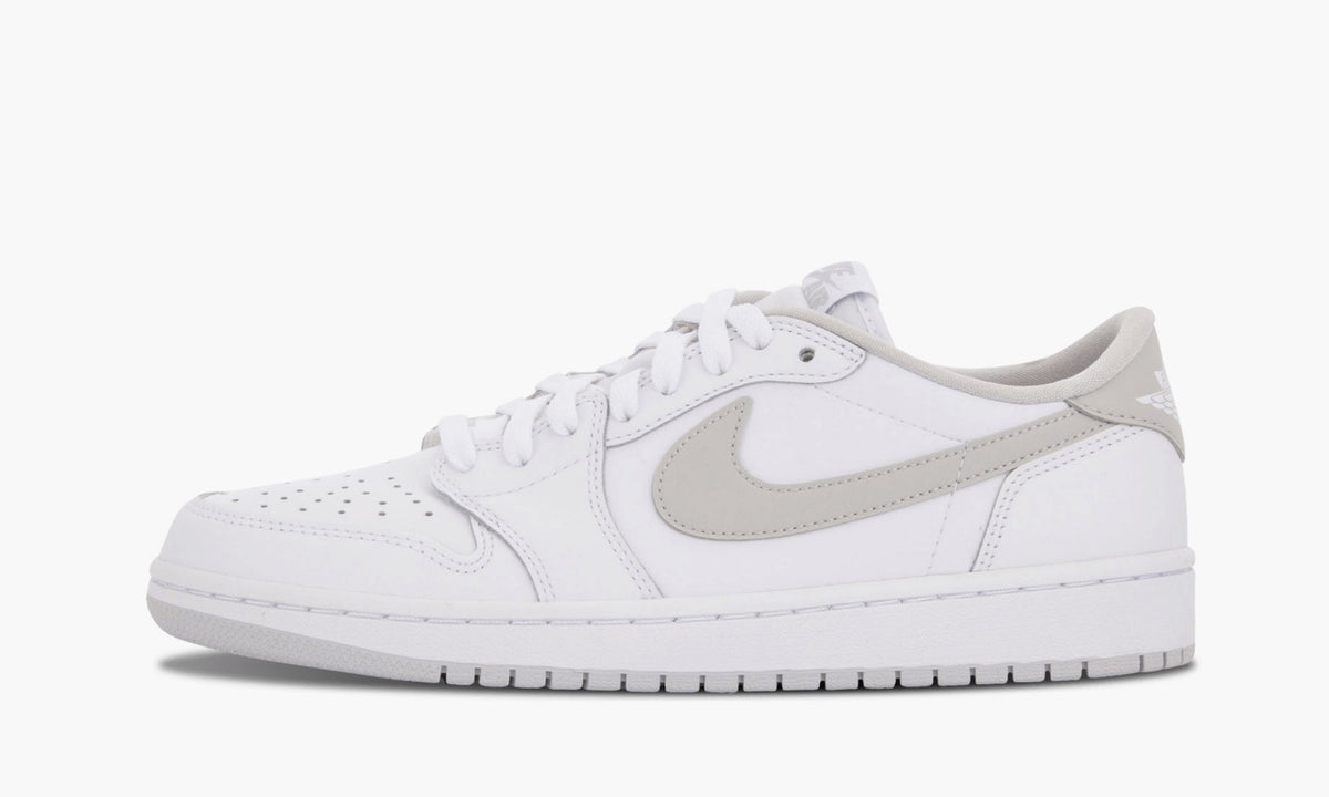 Air Jordan 1 Retro Low OG "White / Neutral Grey - 2015 Release" - Angle View 3