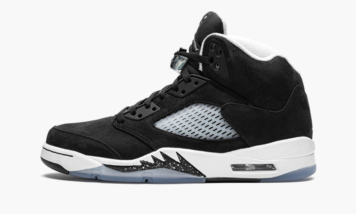 Air Jordan 5 Retro "Oreo 2021" - Angle View 2