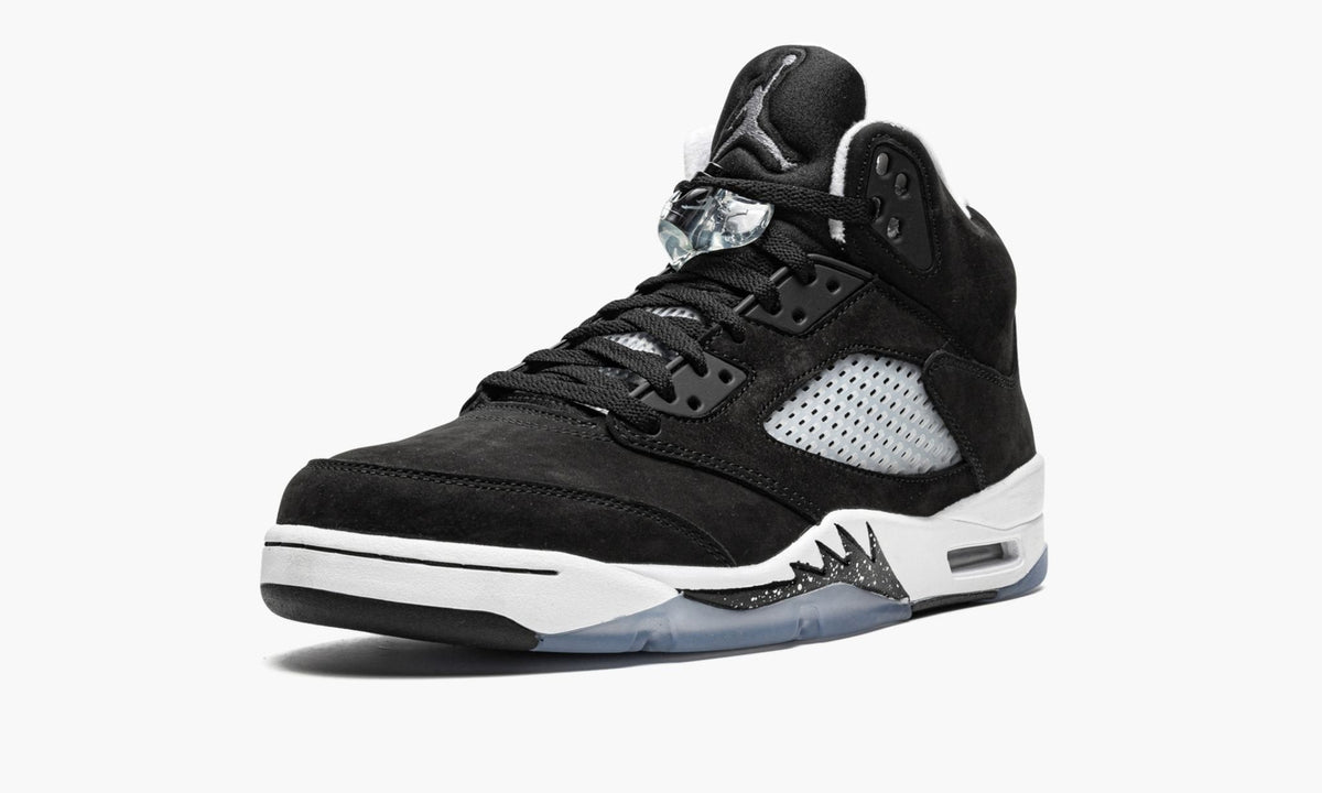 Air Jordan 5 Retro "Oreo 2021" - Angle View 5