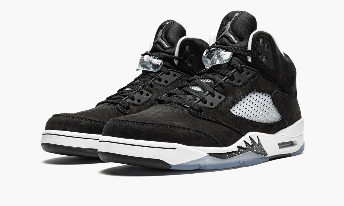 Air Jordan 5 Retro "Oreo 2021" - Angle View 3