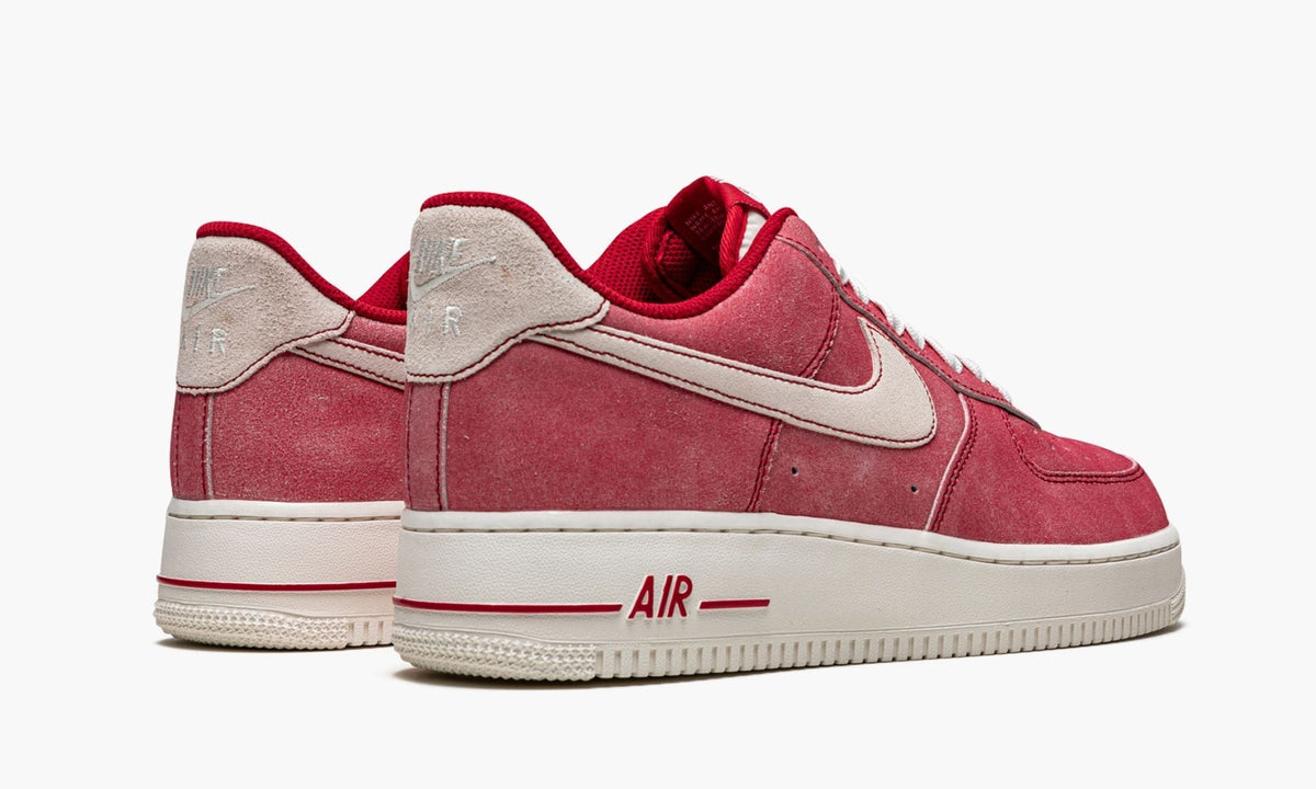 Air Force 1 Low '07 LV8 "Dusty Red" - Angle View 4