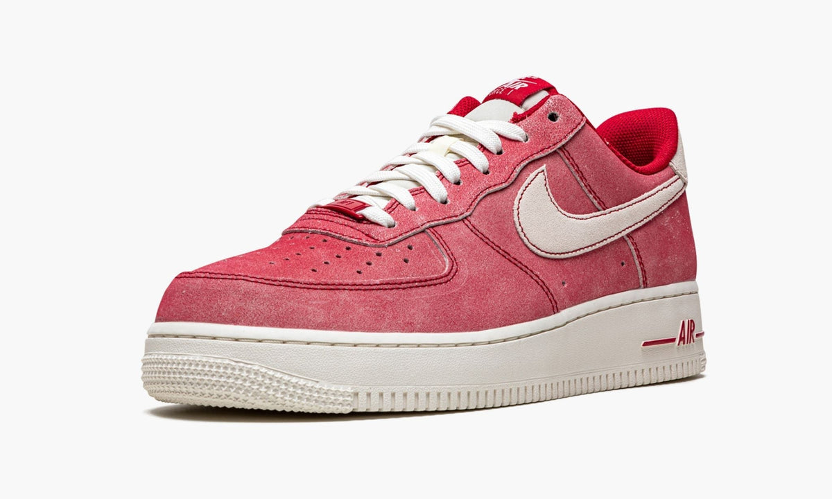 Air Force 1 Low '07 LV8 "Dusty Red" - Angle View 5