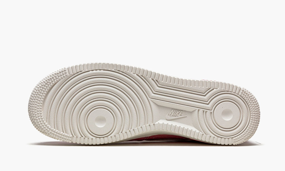 Air Force 1 Low '07 LV8 "Dusty Red" - Angle View 6