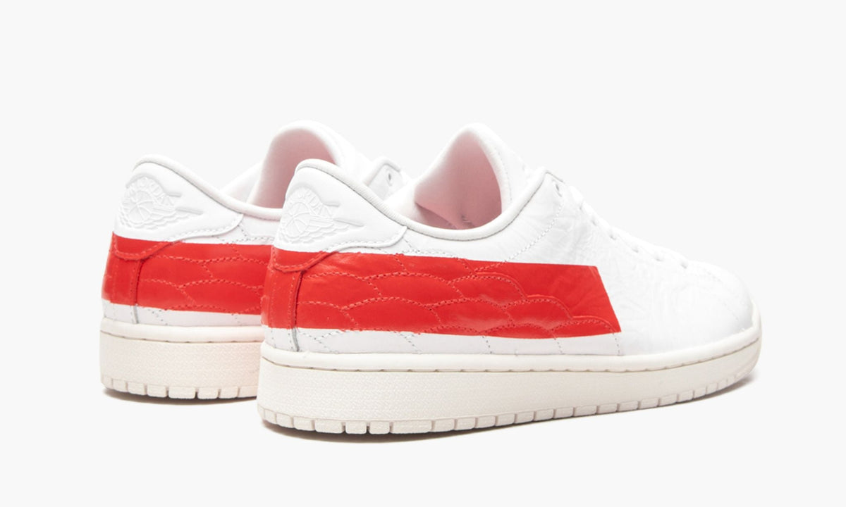 Air Jordan 1 Centre Court "University Red" - Angle View 4