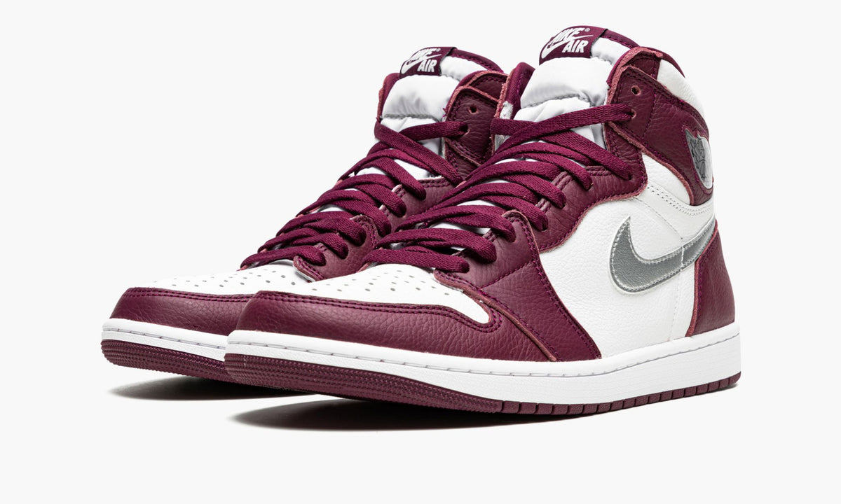 Air Jordan 1 Retro High OG "Bordeaux" - Angle View 3