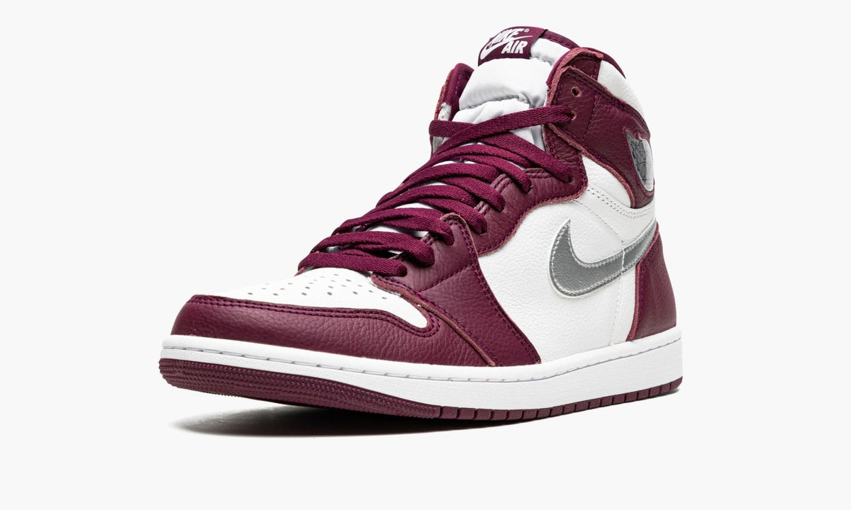 Air Jordan 1 Retro High OG "Bordeaux" - Angle View 5