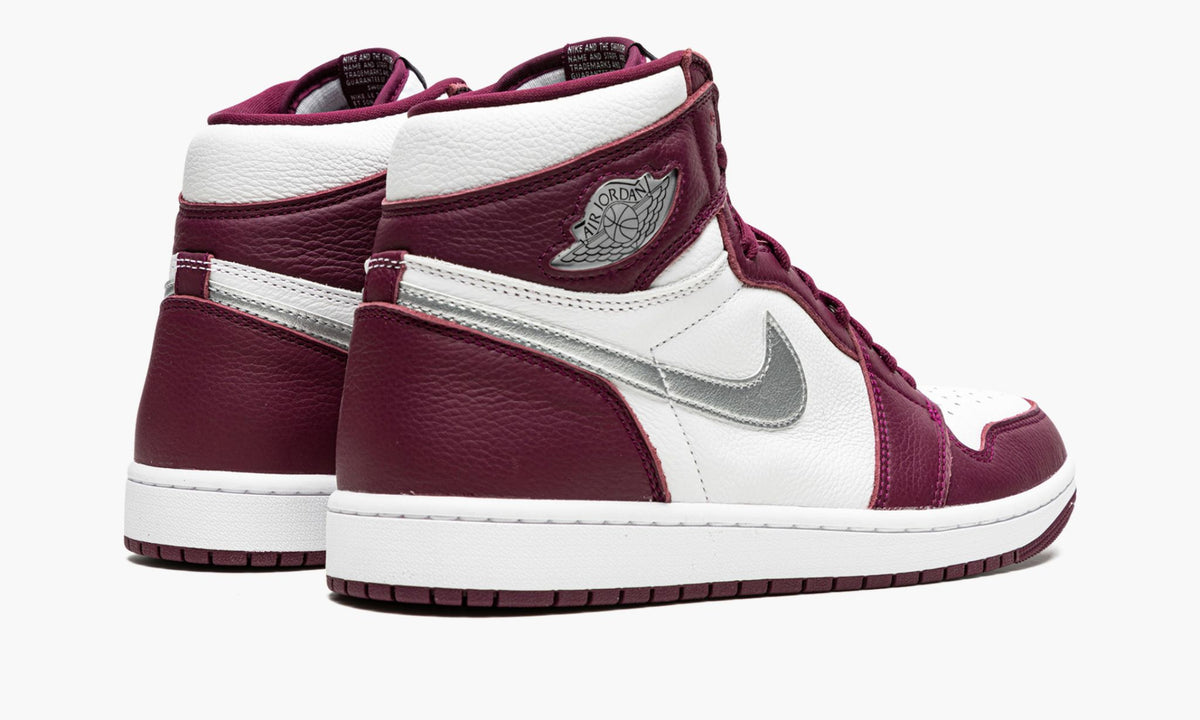 Air Jordan 1 Retro High OG "Bordeaux" - Angle View 4