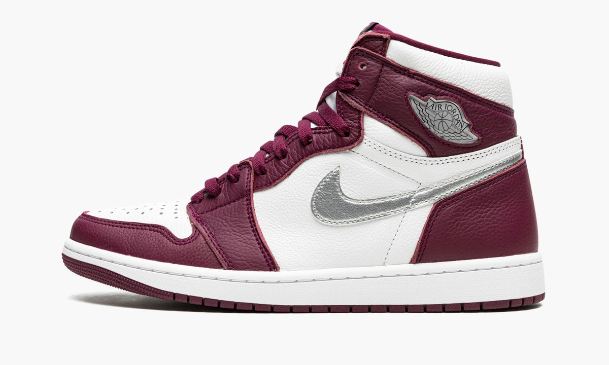 Air Jordan 1 Retro High OG "Bordeaux" - Angle View 2