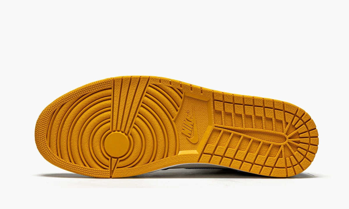 Air Jordan 1 Retro High OG "Marquette PE" - Angle View 6