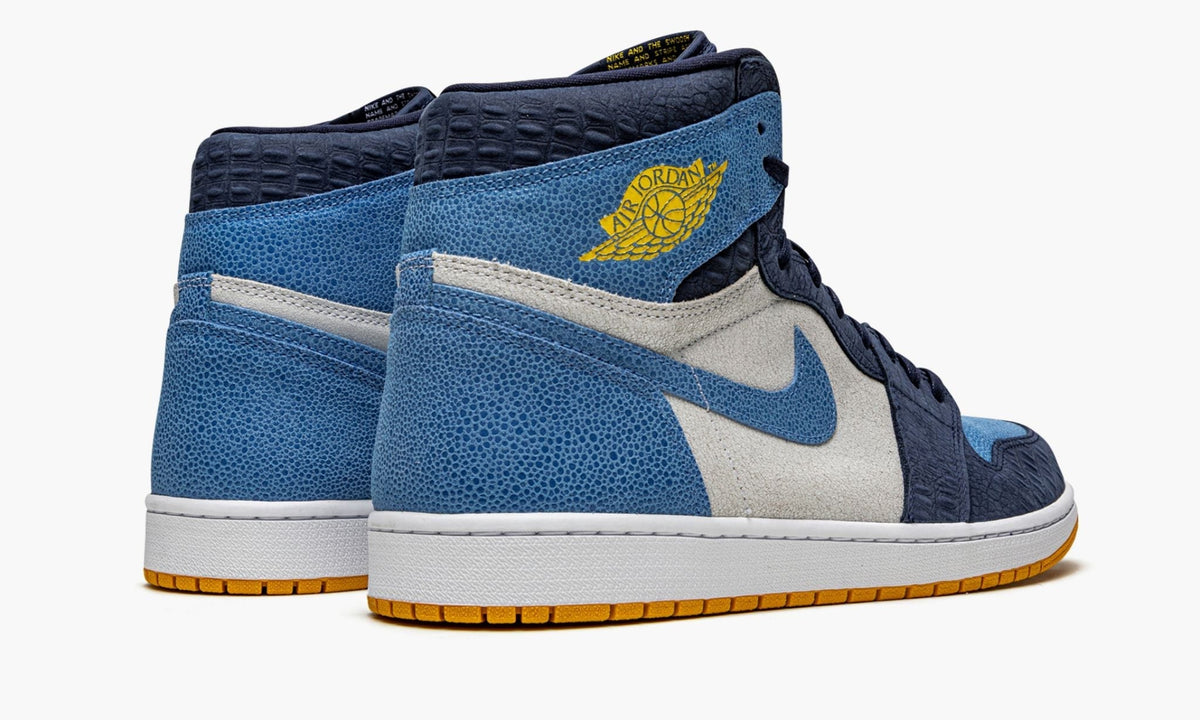 Air Jordan 1 Retro High OG "Marquette PE" - Angle View 4