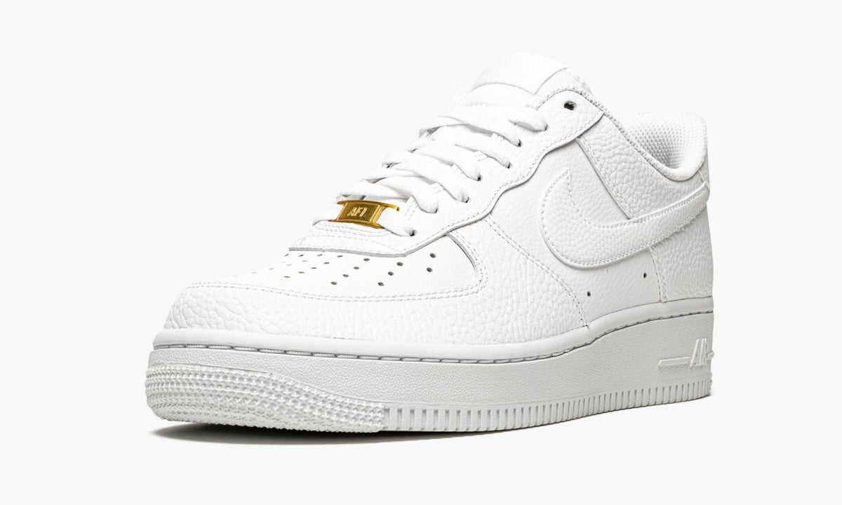 Air Force 1 Low '07 "White / Metallic Gold" - Angle View 5
