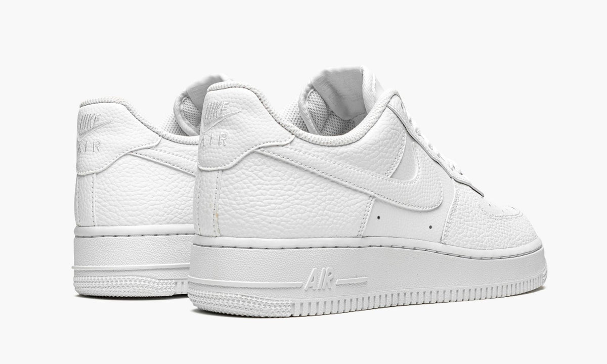 Air Force 1 Low '07 "White / Metallic Gold" - Angle View 4