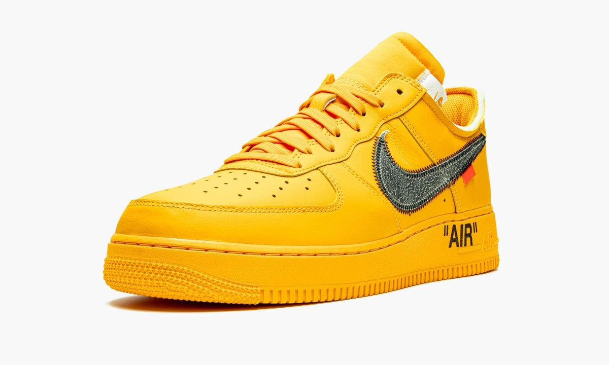 Air Force 1 Low "Off-White - University Gold" - Angle View 5