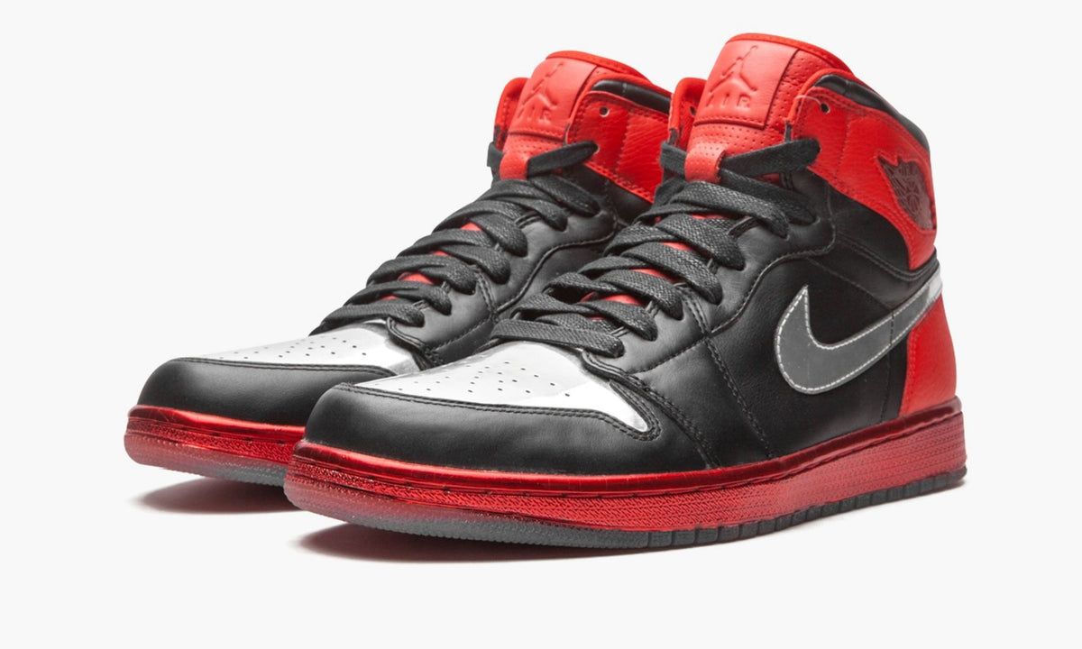 Air Jordan 1 Retro High "Legend of the Summer - Black/Leather" - Angle View 3
