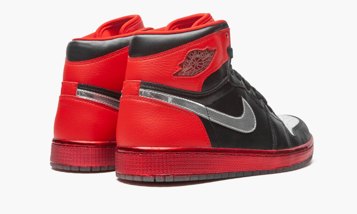 Air Jordan 1 Retro High "Legend of the Summer - Black/Leather" - Angle View 4