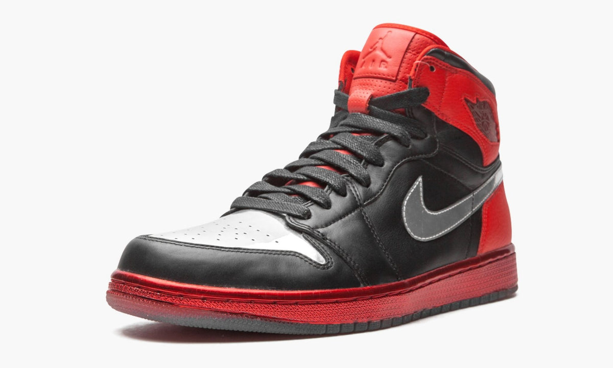 Air Jordan 1 Retro High "Legend of the Summer - Black/Leather" - Angle View 5