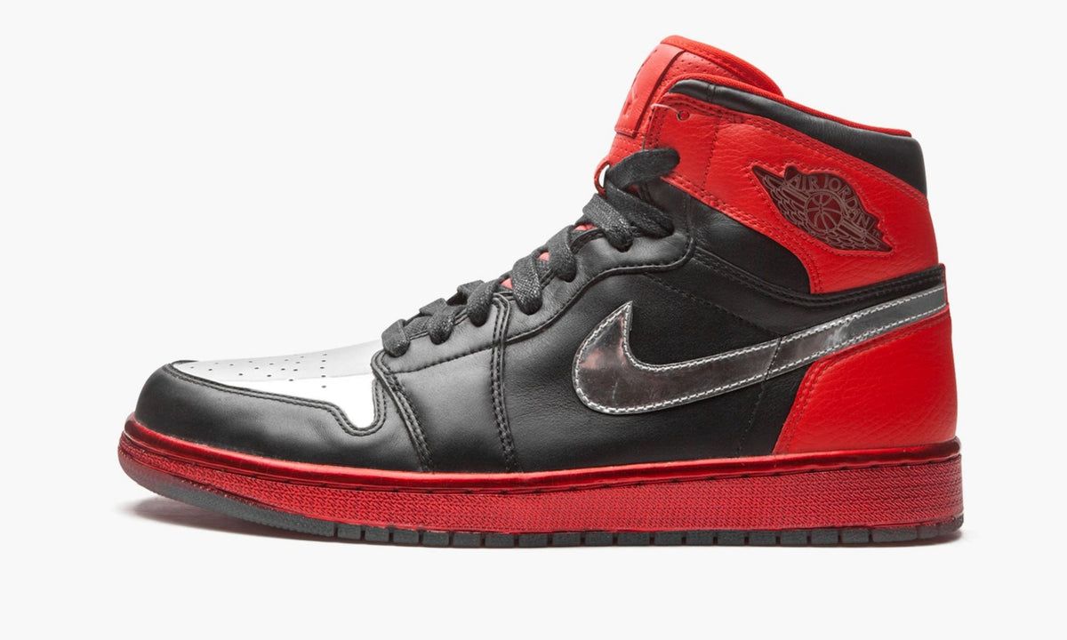 Air Jordan 1 Retro High "Legend of the Summer - Black/Leather" - Angle View 2