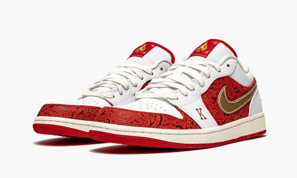 Air Jordan 1 Low SE "Spades" - Angle View 3