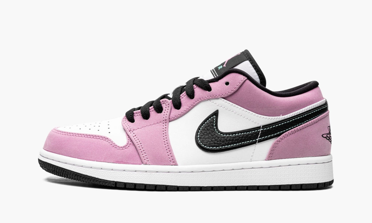 Air Jordan 1 Low SE "Violet Shock" - Angle View 2