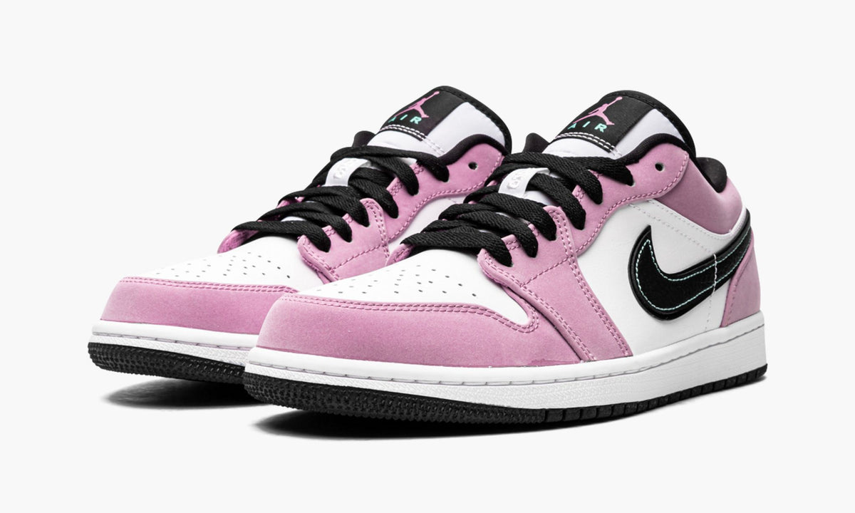 Air Jordan 1 Low SE "Violet Shock" - Angle View 3