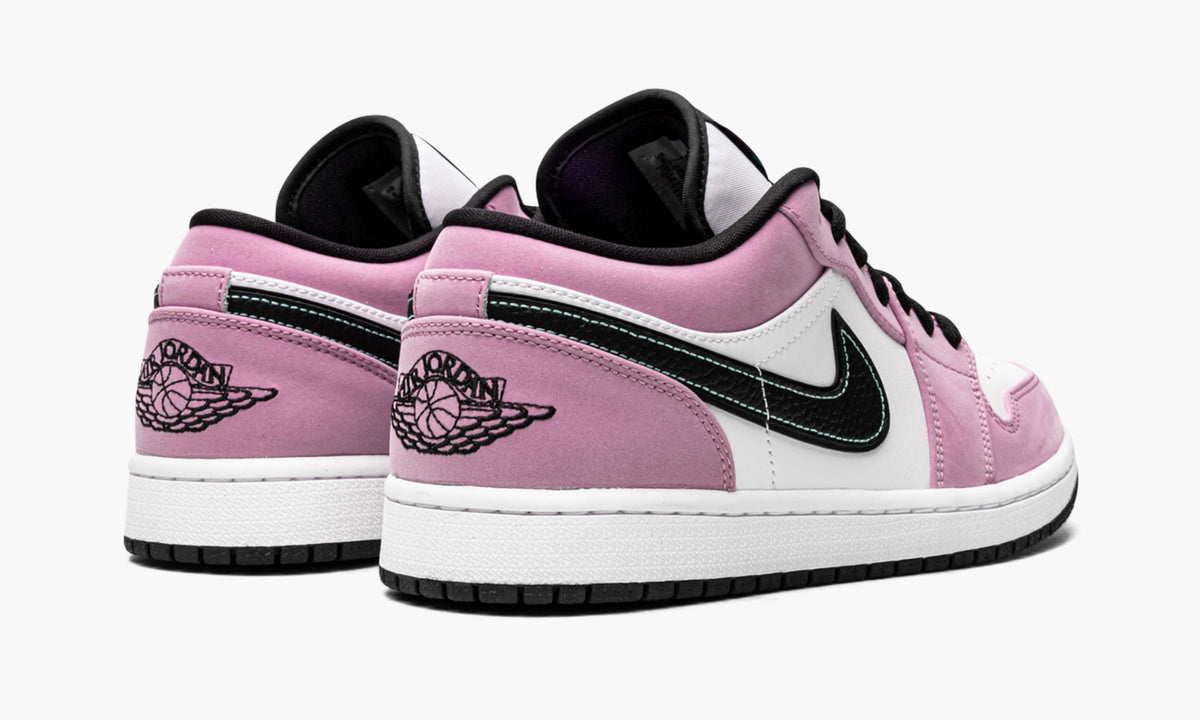 Air Jordan 1 Low SE "Violet Shock" - Angle View 4