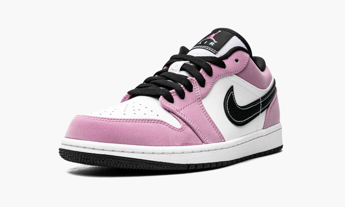 Air Jordan 1 Low SE "Violet Shock" - Angle View 5