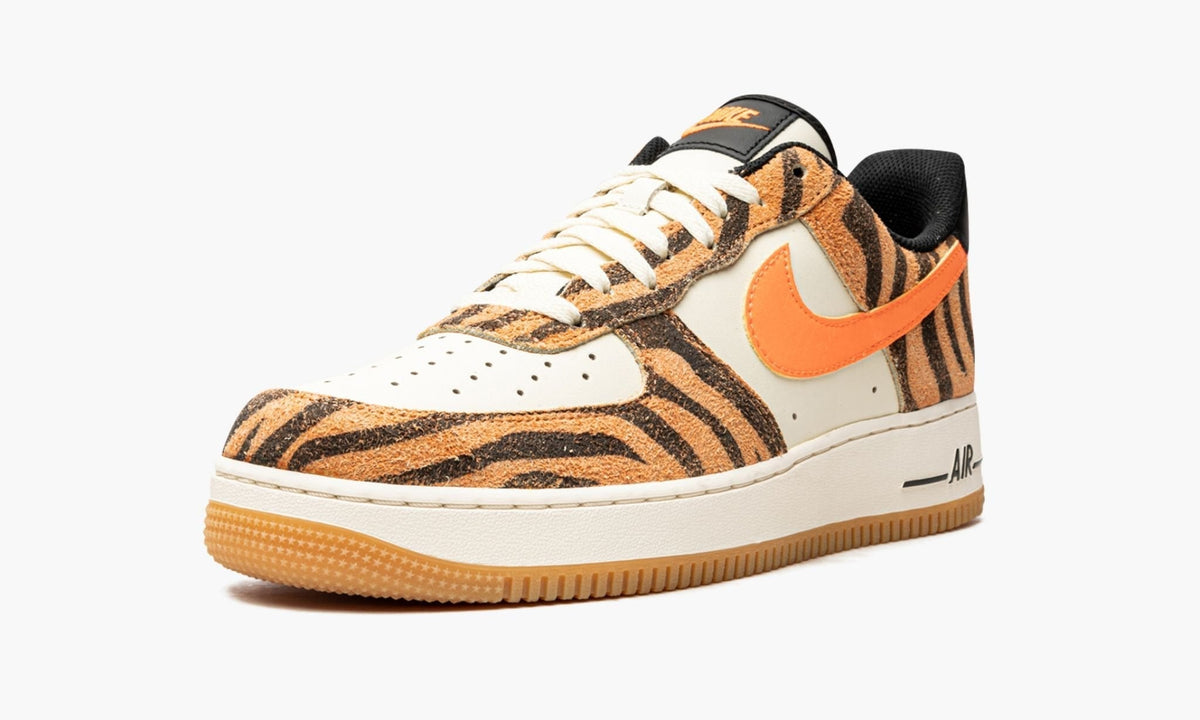 Air Force 1 '07 PRM "Daktari Stripes" - Angle View 5