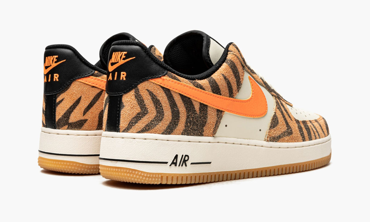 Air Force 1 '07 PRM "Daktari Stripes" - Angle View 4
