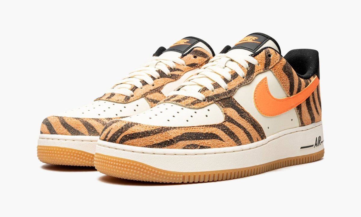 Air Force 1 '07 PRM "Daktari Stripes" - Angle View 3