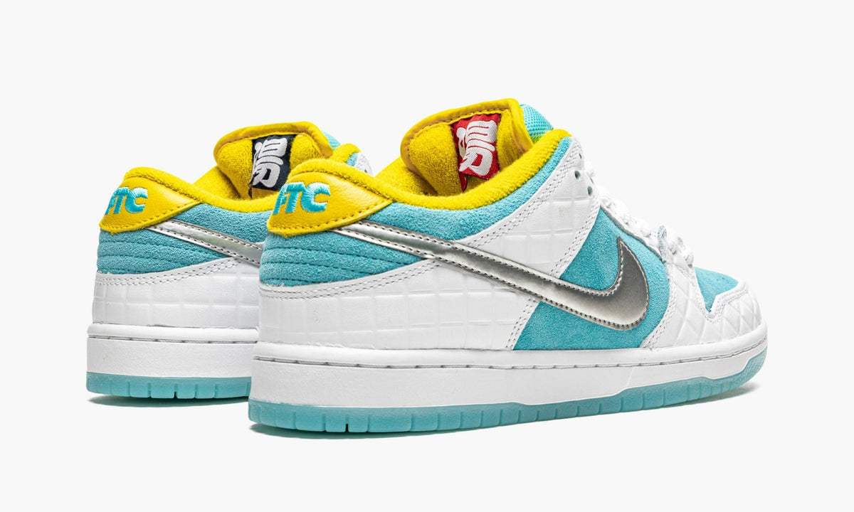 SB Dunk Low "FTC Lagoon Pulse" - View 4