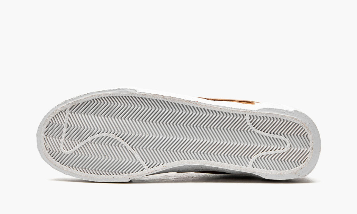 Blazer Low "Sacai - British Tan" - View 6