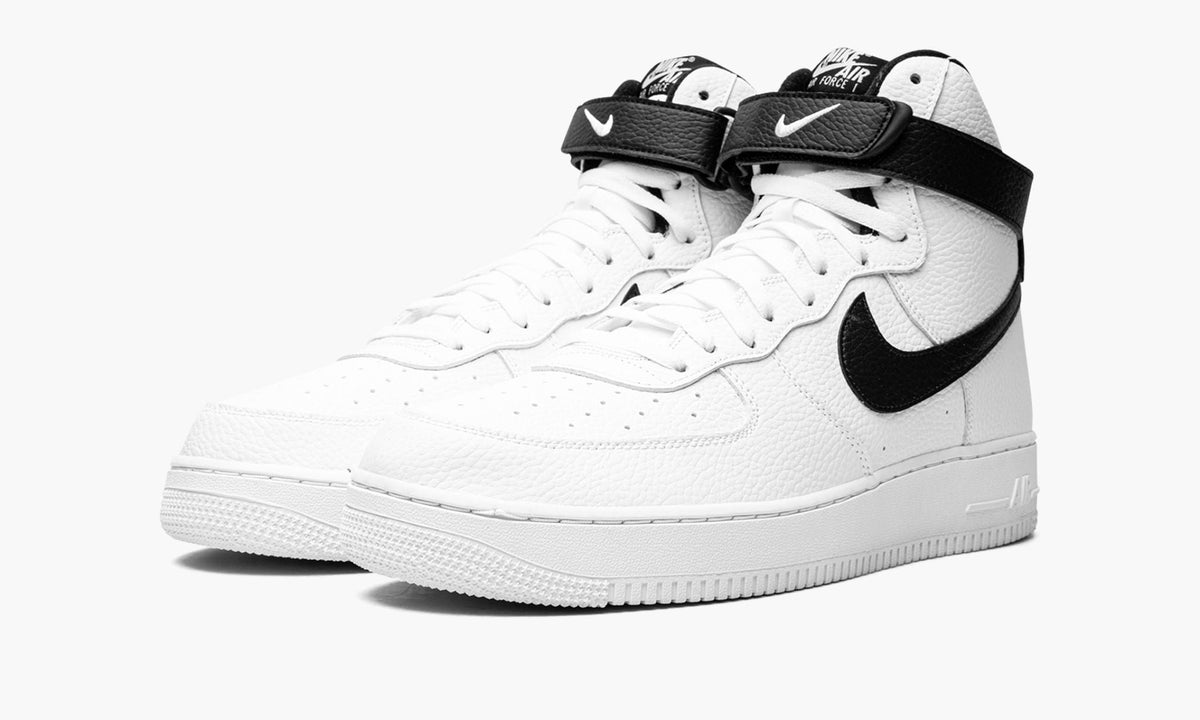 Air Force 1 High '07 "White / Black" - Angle View 3