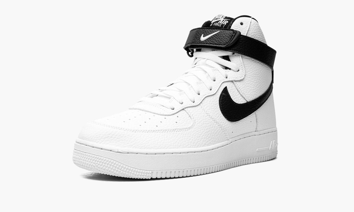 Air Force 1 High '07 "White / Black" - Angle View 5