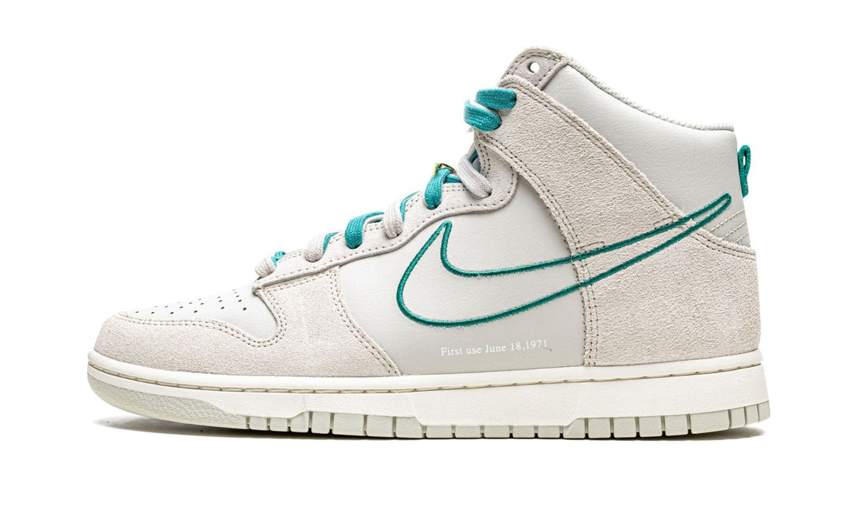 Dunk High SE "First Use - Green Noise" - View 1