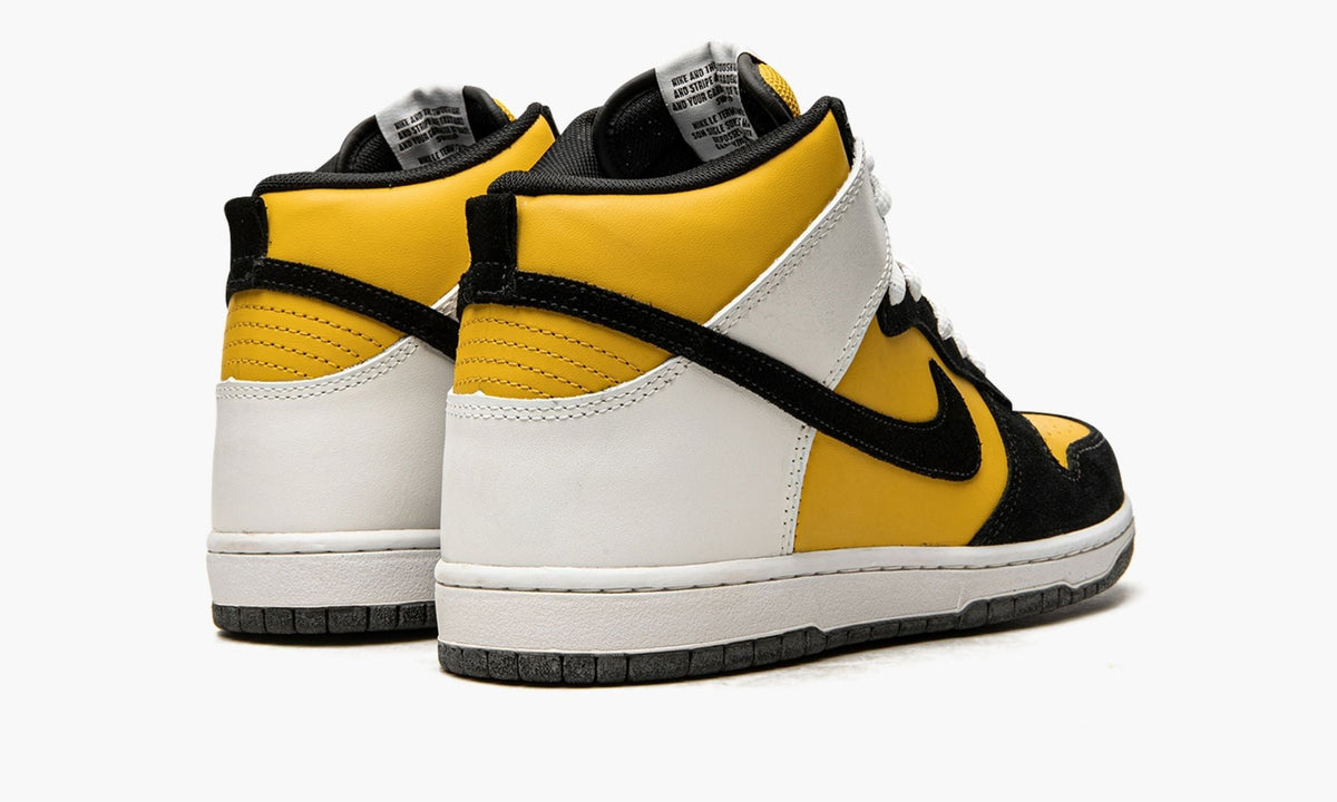 SB Dunk High "EMB" - View 4