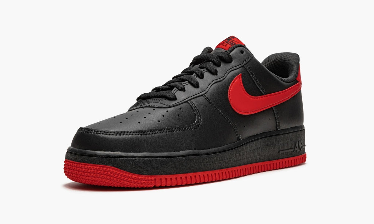 Air Force 1 Low '07 "Bred" - Angle View 5