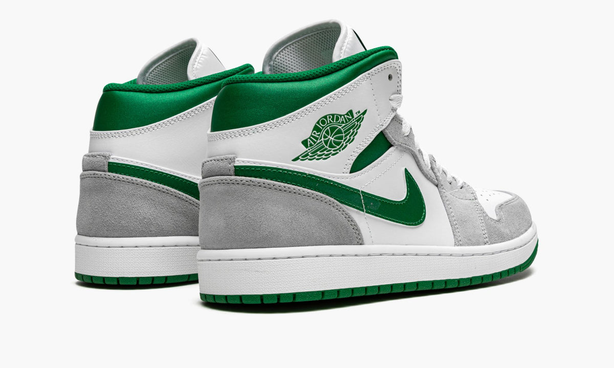 Air Jordan 1 MID SE "Grey / Pine Green / White" - Angle View 4