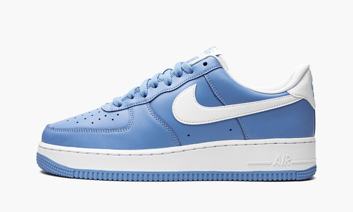 AIR FORCE 1 '07 "UNC" - Angle View 2