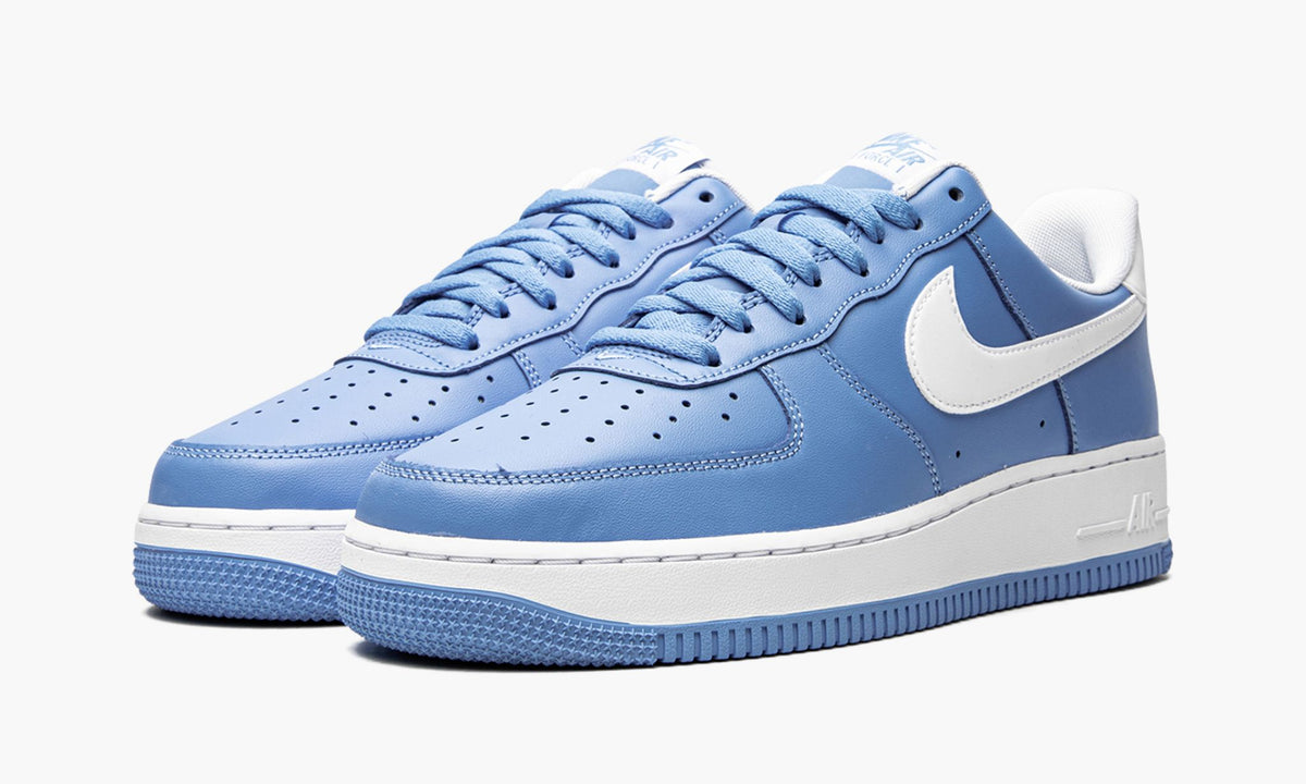 AIR FORCE 1 '07 "UNC" - Angle View 3