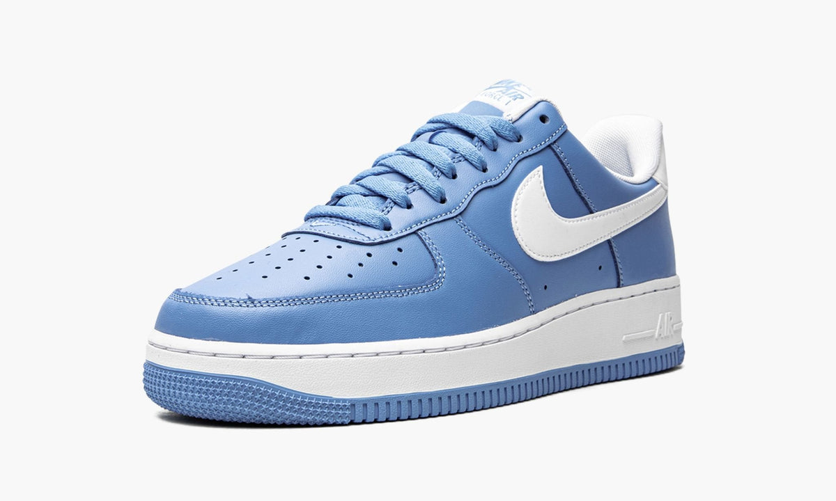AIR FORCE 1 '07 "UNC" - Angle View 5