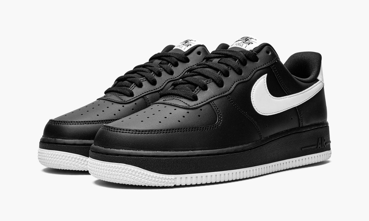 Air Force 1 '07 "Black / White" - Angle View 3