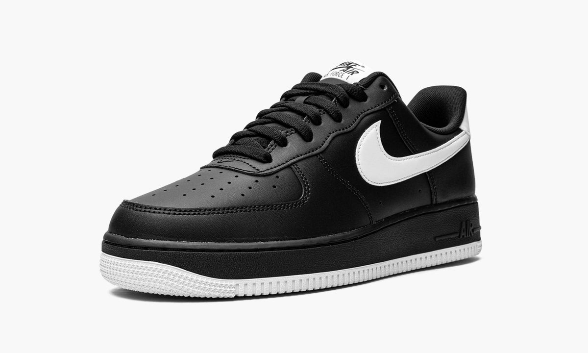 Air Force 1 '07 "Black / White" - Angle View 5