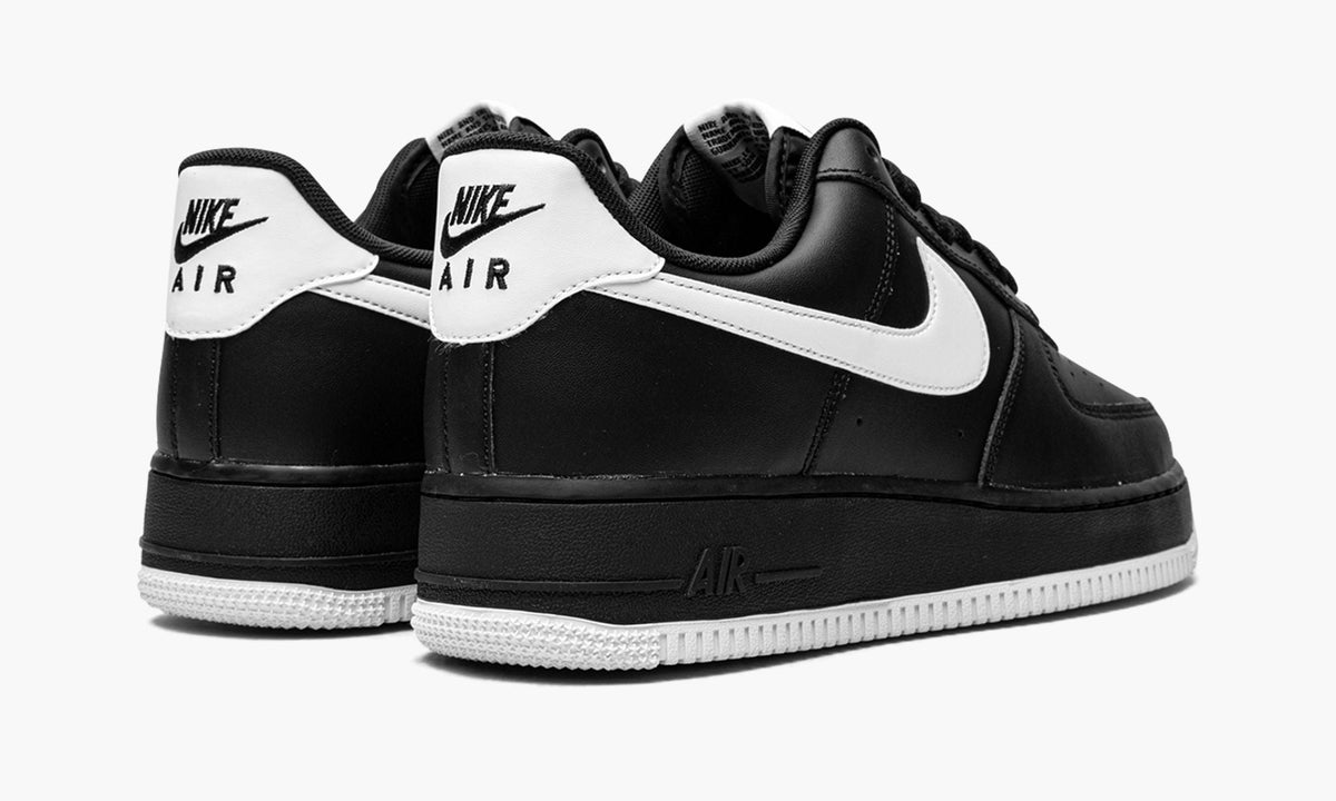 Air Force 1 '07 "Black / White" - Angle View 4