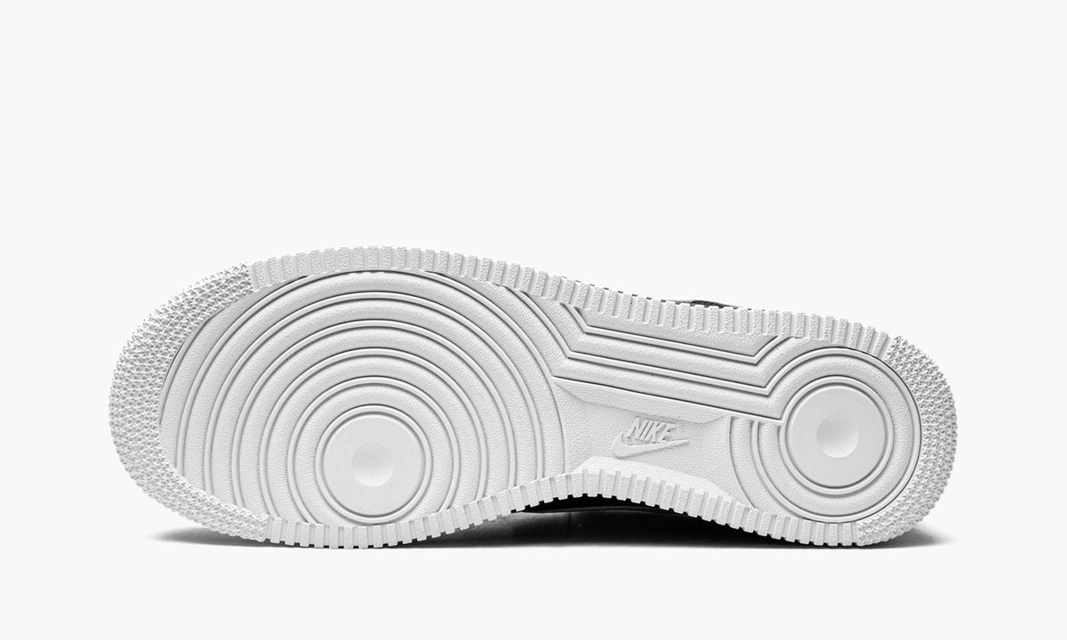 Air Force 1 '07 "Black / White" - Angle View 6