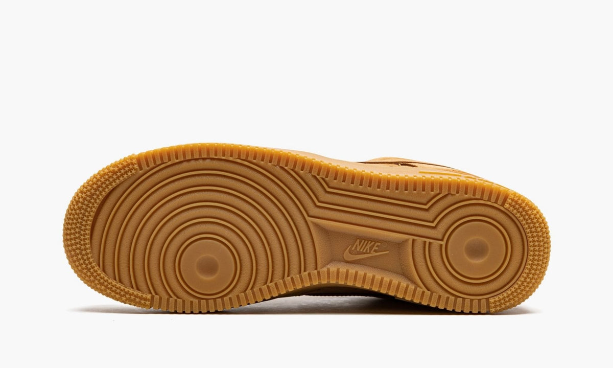 Air Force 1 Low SP "Supreme - Wheat" - Angle View 6
