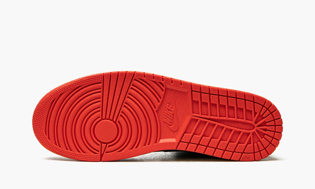 Air Jordan 1 Mid SE "Siempre Familia" - Angle View 6