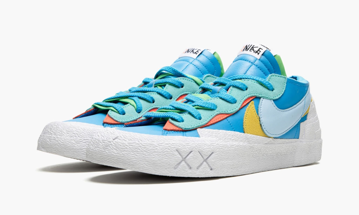 Blazer Low "Sacai - Kaws Blue" - View 3