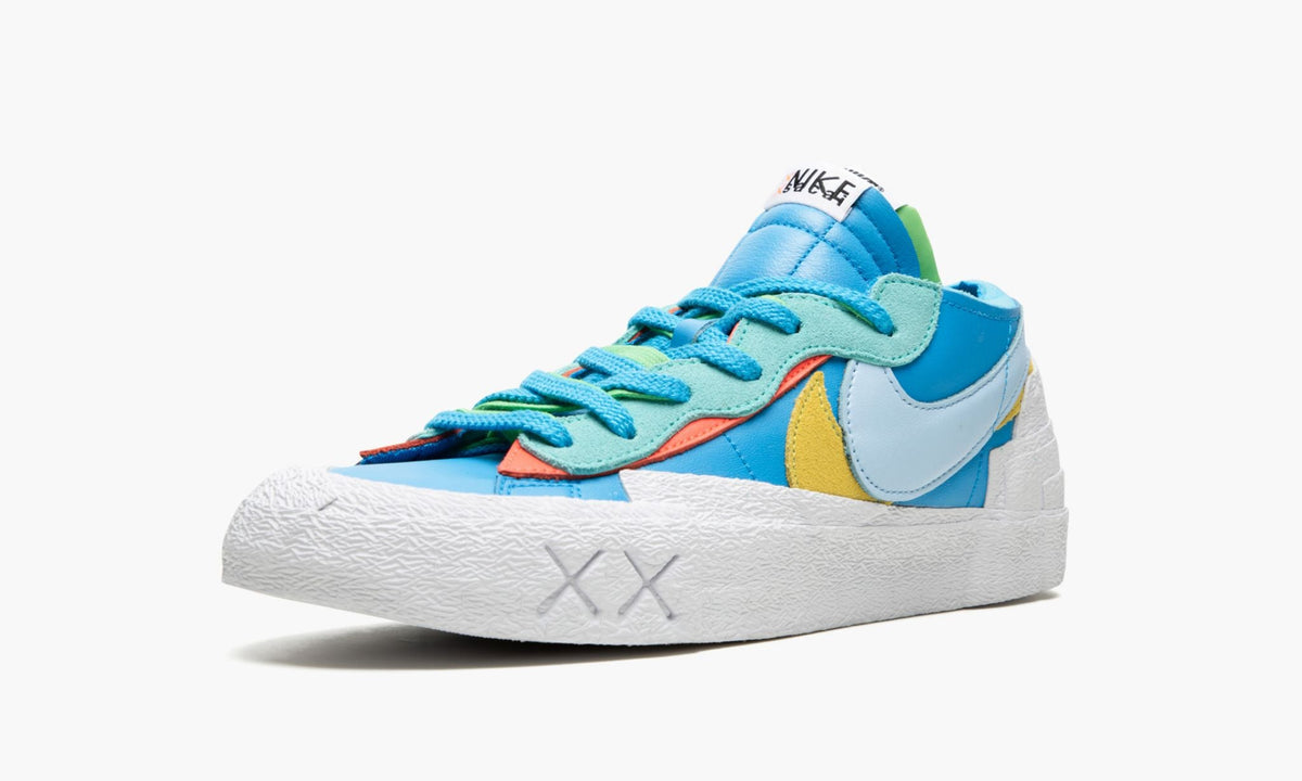 Blazer Low "Sacai - Kaws Blue" - View 5