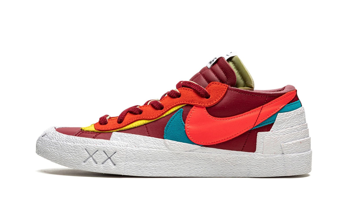 Blazer Low "Sacai - Kaws Red" - View 1